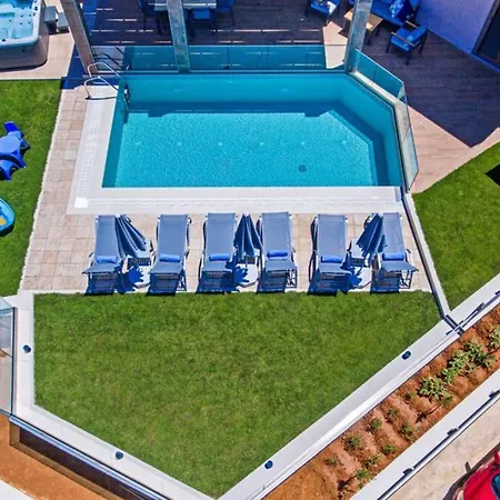 Vilă Anthi, A Modern With Salted Water Pool,hot Tub & Bbq! *