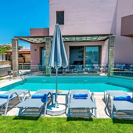 Anthi, A Modern With Salted Water Pool,hot Tub & Bbq! Vilă