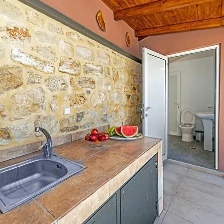 Anthi, A Modern With Salted Water Pool,hot Tub & Bbq! * Rethymnon