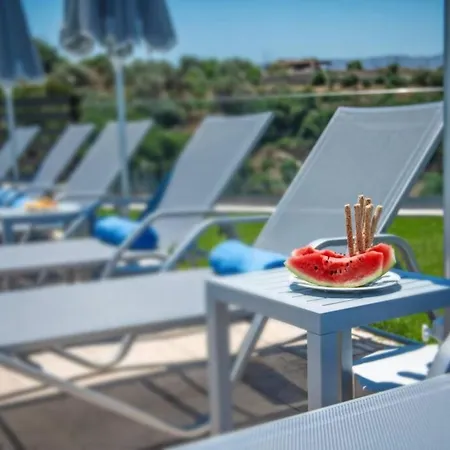 Anthi, A Modern With Salted Water Pool,hot Tub & Bbq! Vilă
