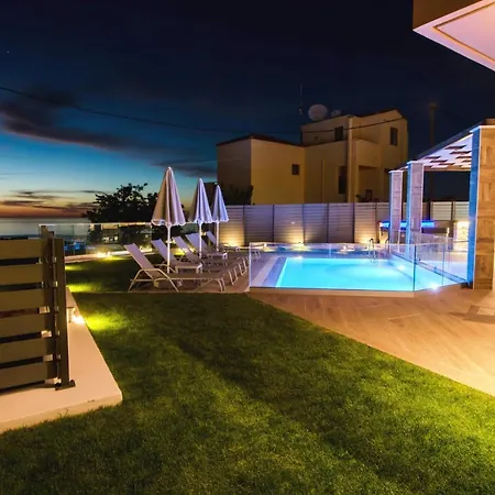 ヴィラ Anthi, A Modern With Salted Water Pool,hot Tub & Bbq!